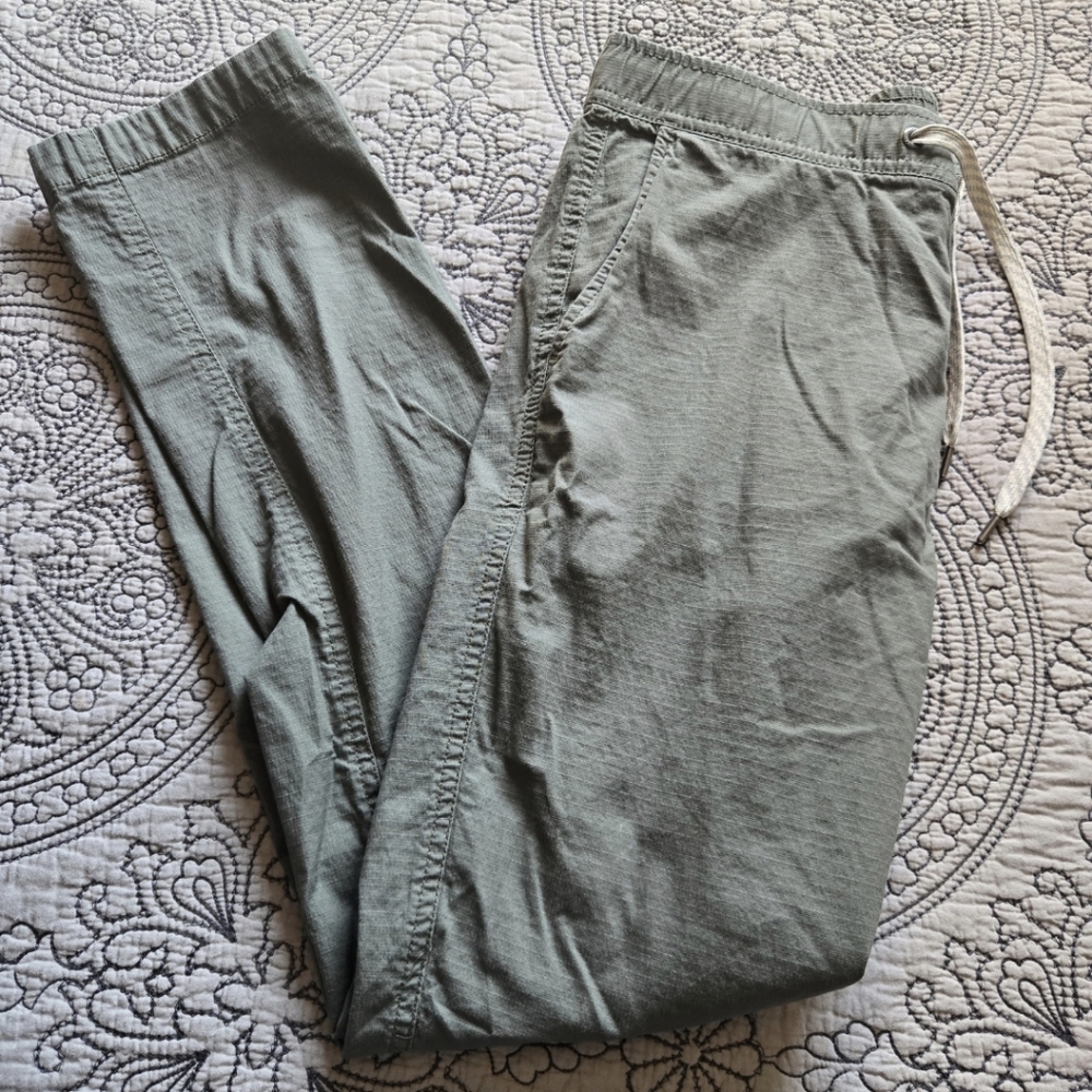 Vuori Womens Ripstop Pants Size Small Army Green Color
